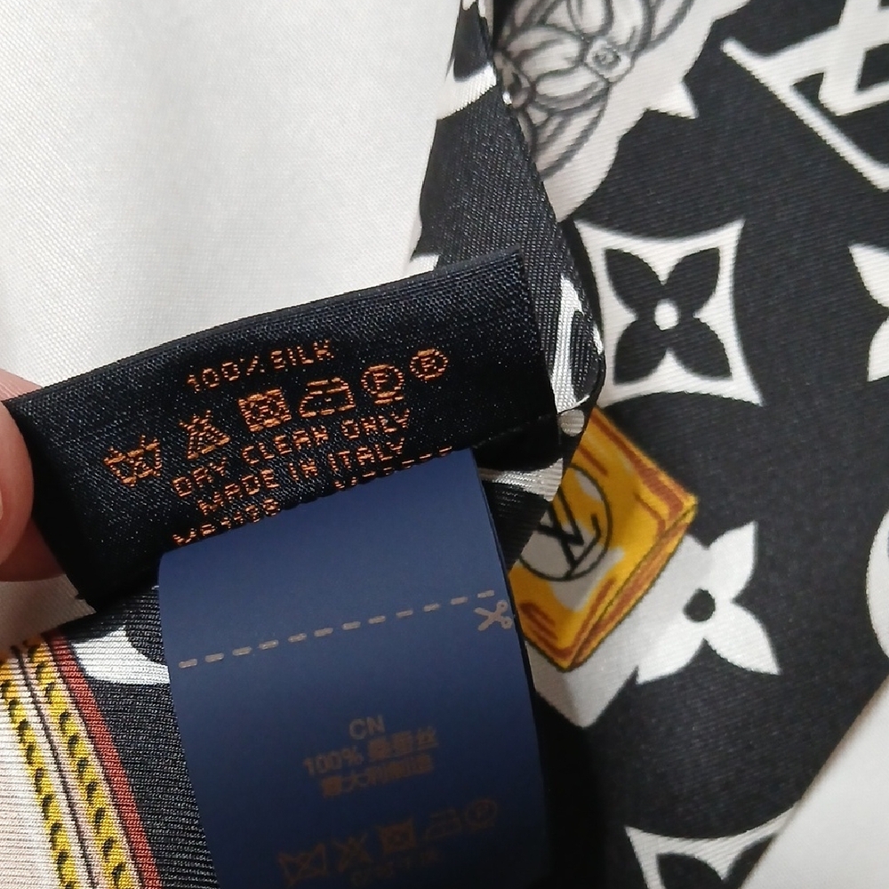 Louis Vuitton Monogram Silk Scarf in Black, White, and Gold - Picture 4 of 5